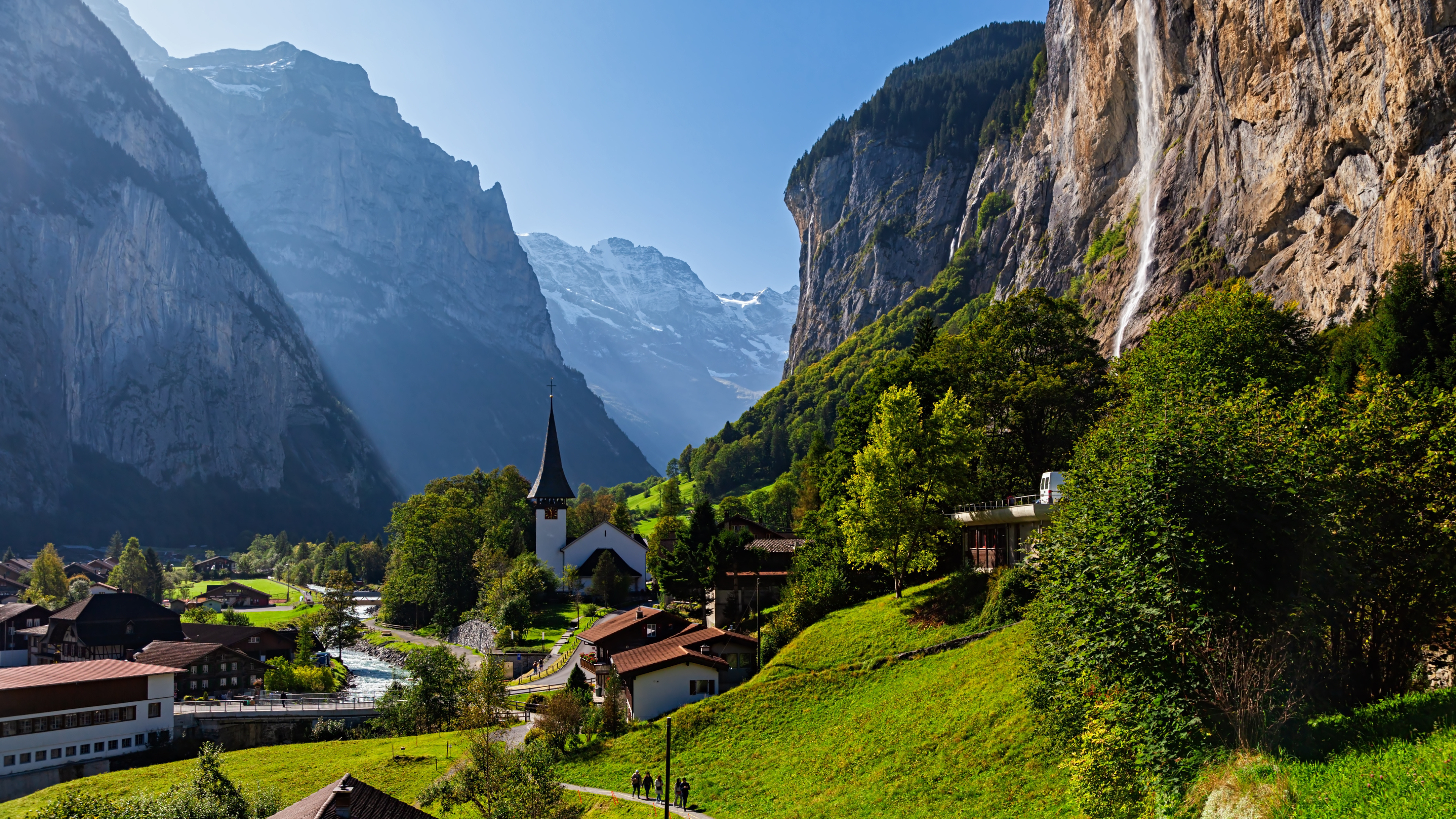 Lakes, Peaks and Railways of Switzerland Singles Tour - Image 3
