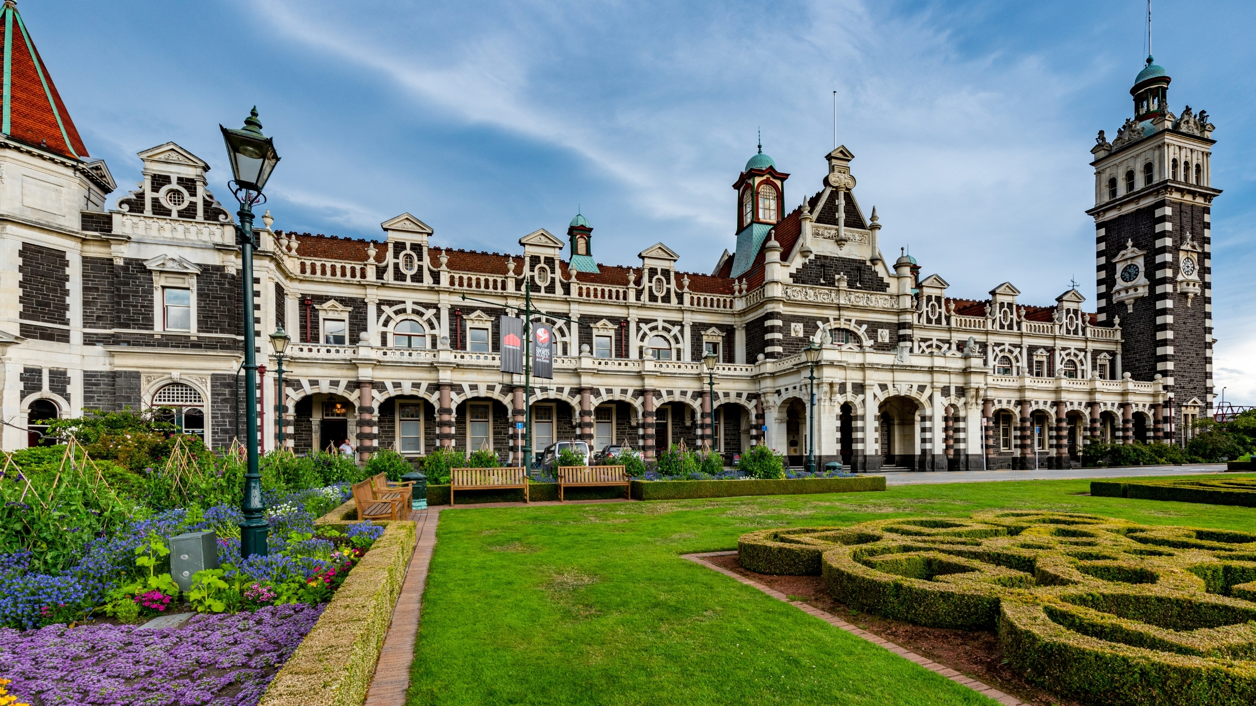 Solo travelers on a New Zealand fjords singles cruise with a stop in Dunedin